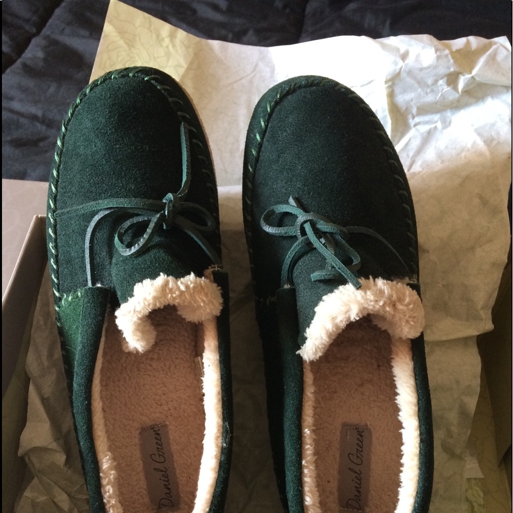 Suede moccasin slippers 10w green new in box